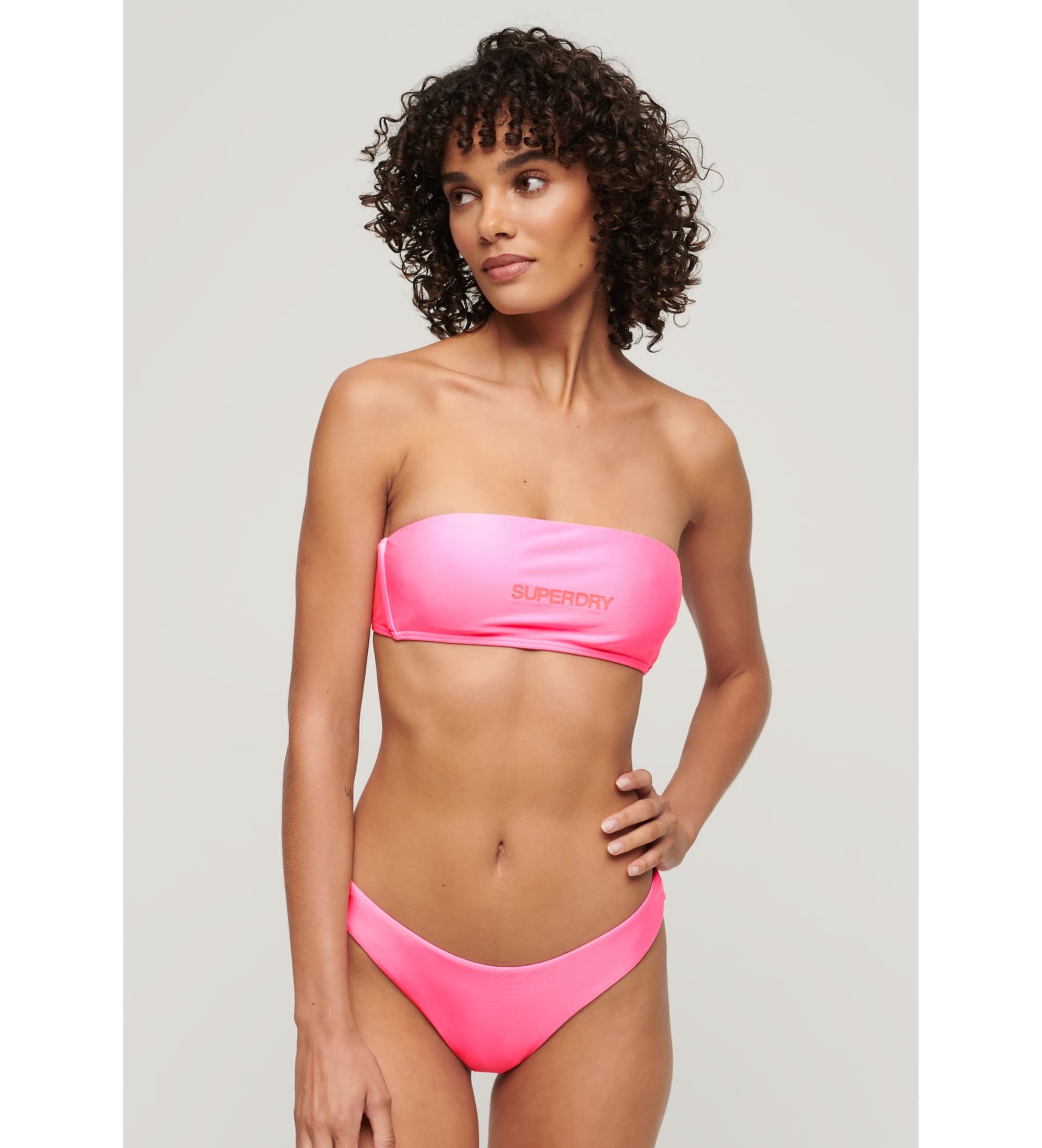 Superdry für Damen. W3010387A Brasilianisches Bikinihöschen mit rosa Logo (M), Strandbekleidung, Recyceltes Polyester, Nachhaltig