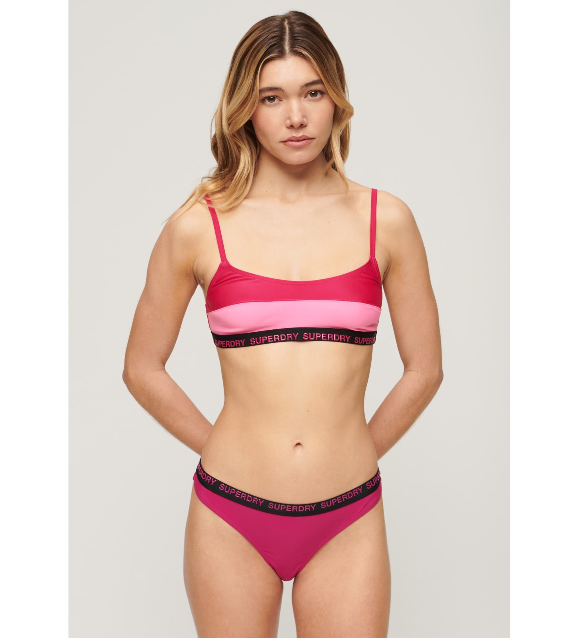 Superdry für Damen. W3010390A Stretchiges Bikinihöschen mit gewagtem Schnitt in Pink (L), Rosa, Strandbekleidung, Recyceltes Polyester, Nach